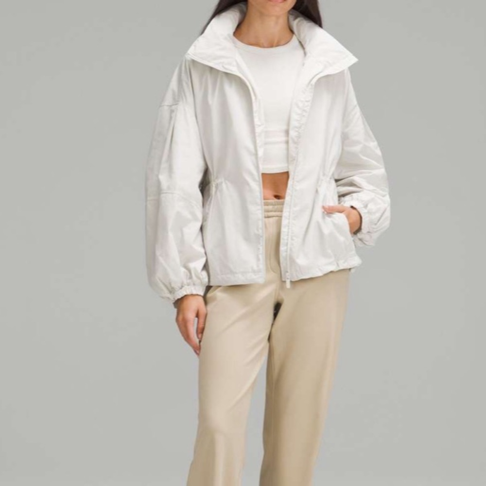 Lululemon Lightweight Cinch-Waist Jacket
Bone size 6